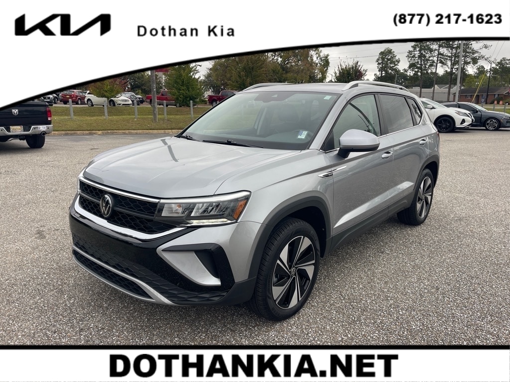 2024 Volkswagen Taos SE's photo