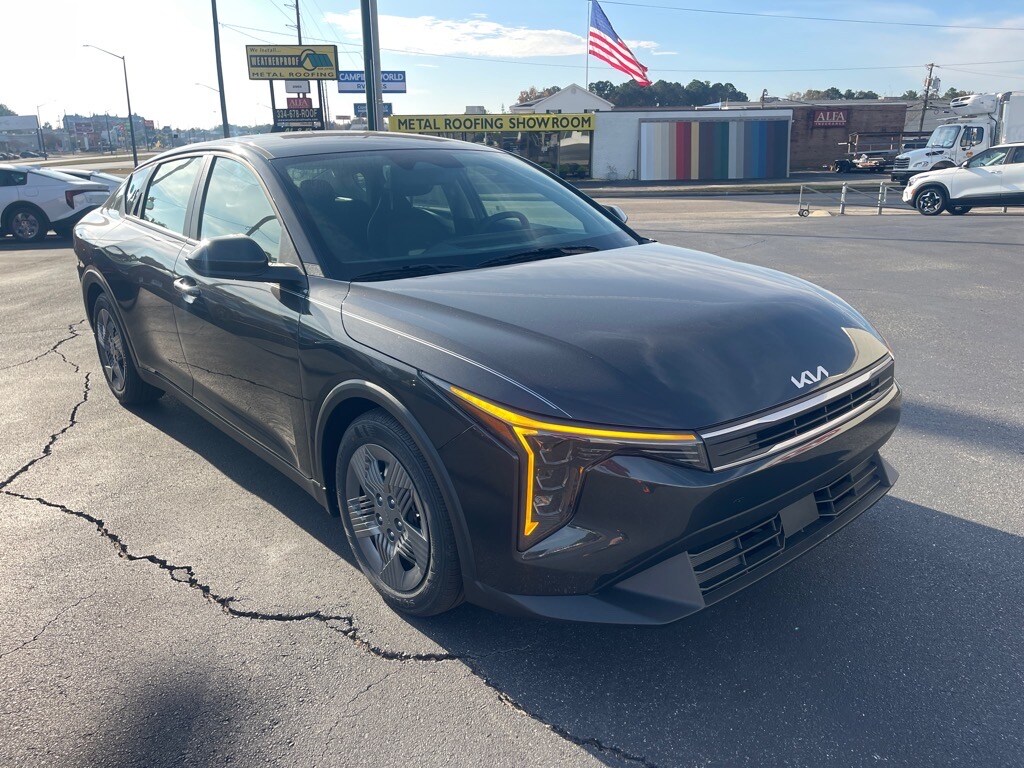 2025 Kia K4 LXS photo 2
