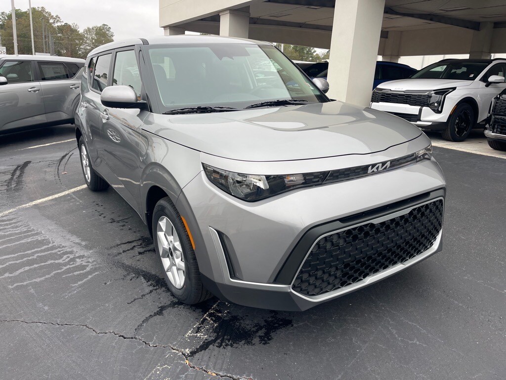 2025 Kia Soul LX S photo 2