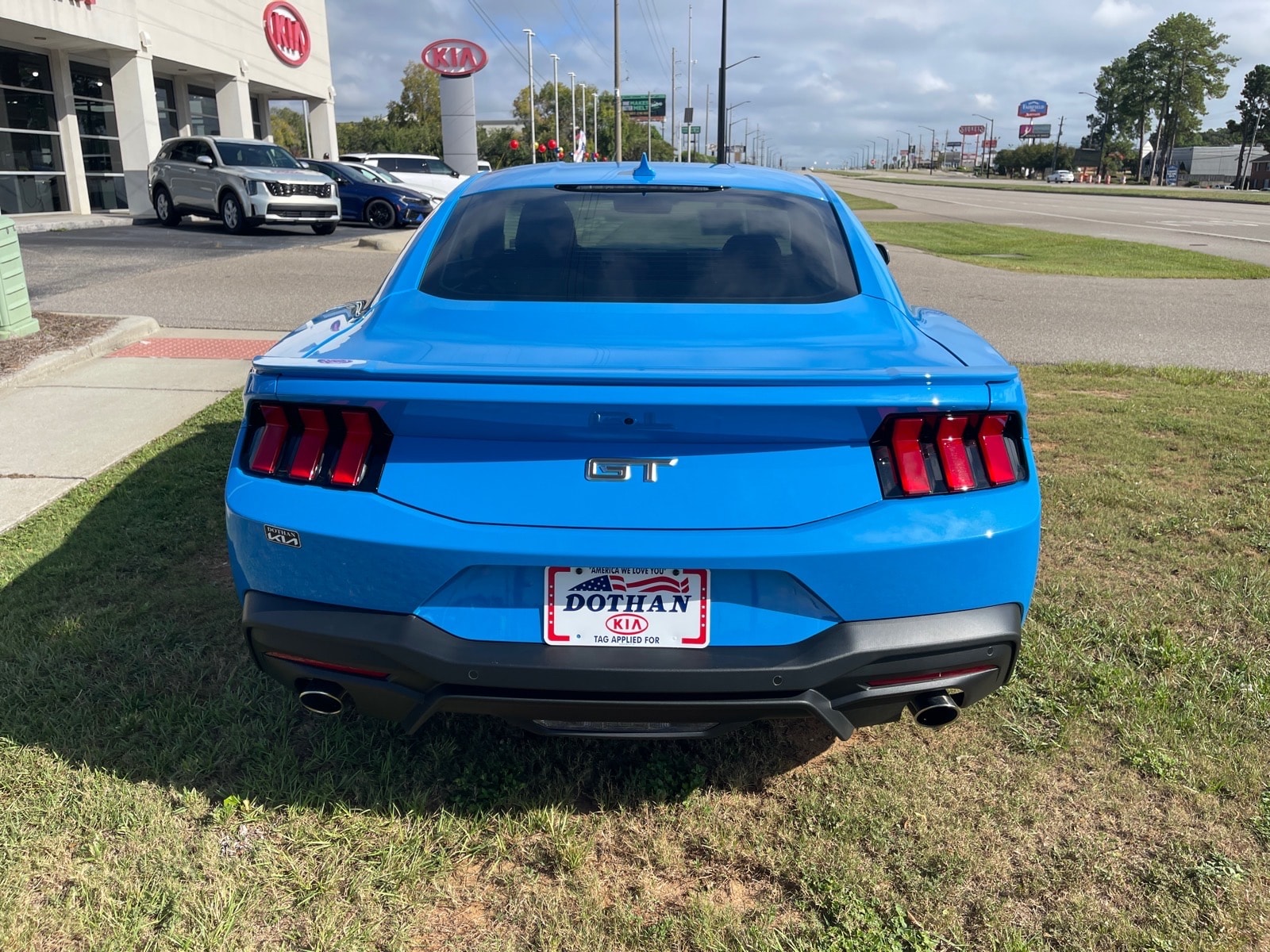 2025 Ford Mustang GT - Photo 13