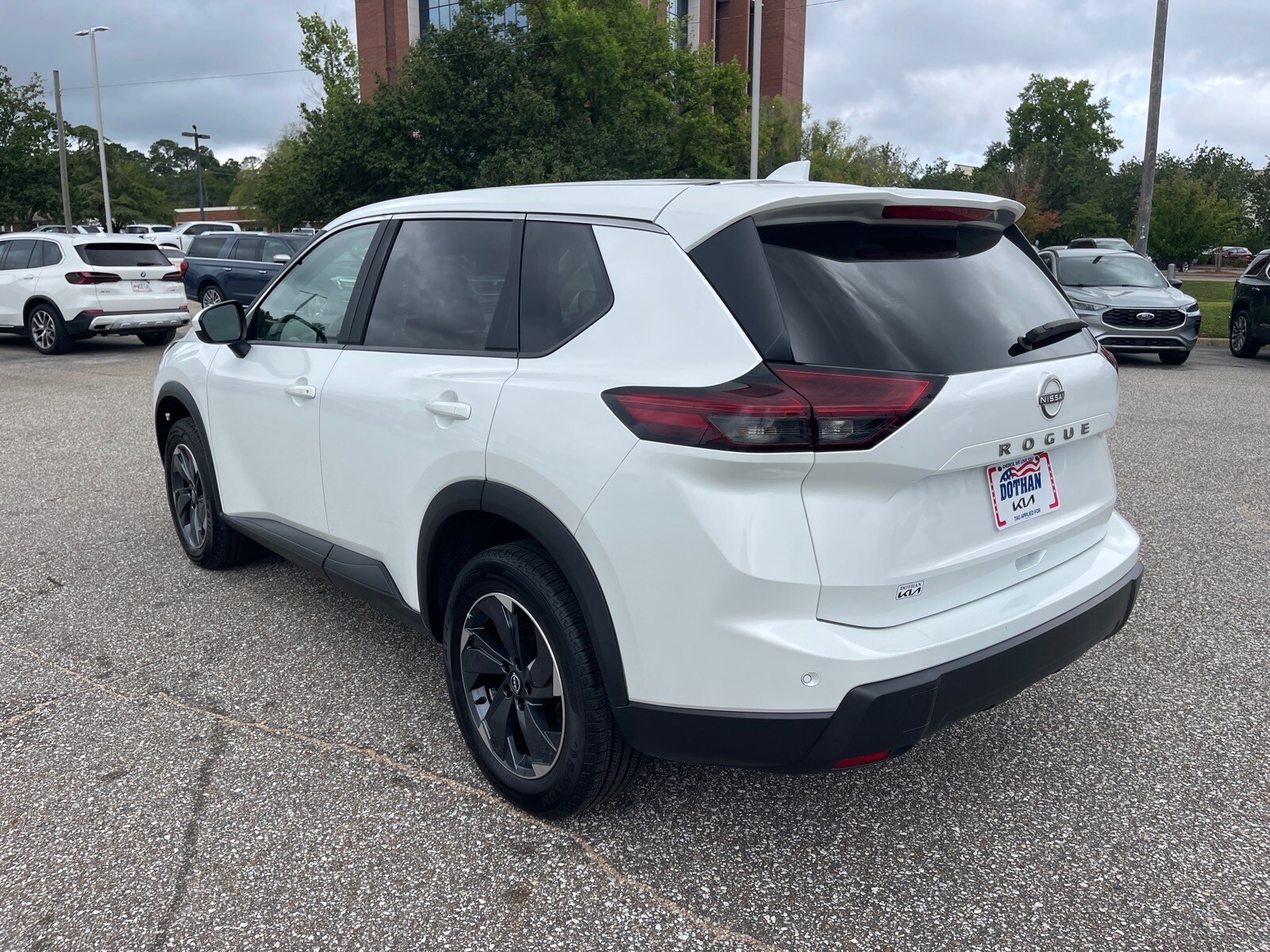 2025 Nissan Rogue SV - Photo 12