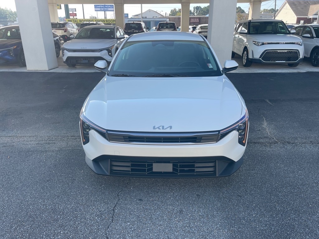 New 2025 Kia K4 LXS Sedan