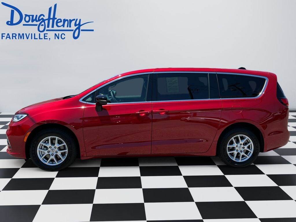 Used 2025 Chrysler Pacifica Select Minivan/Van