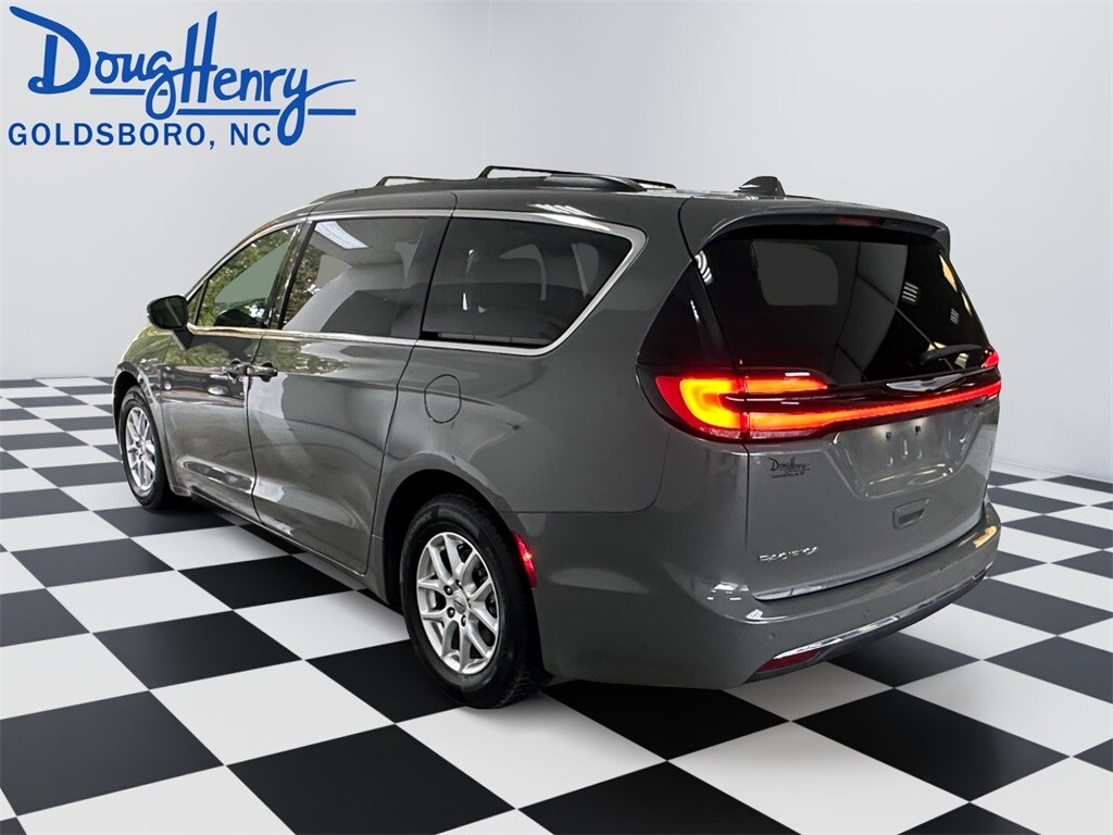 Used 2022 Chrysler Pacifica Touring L Minivan/Van