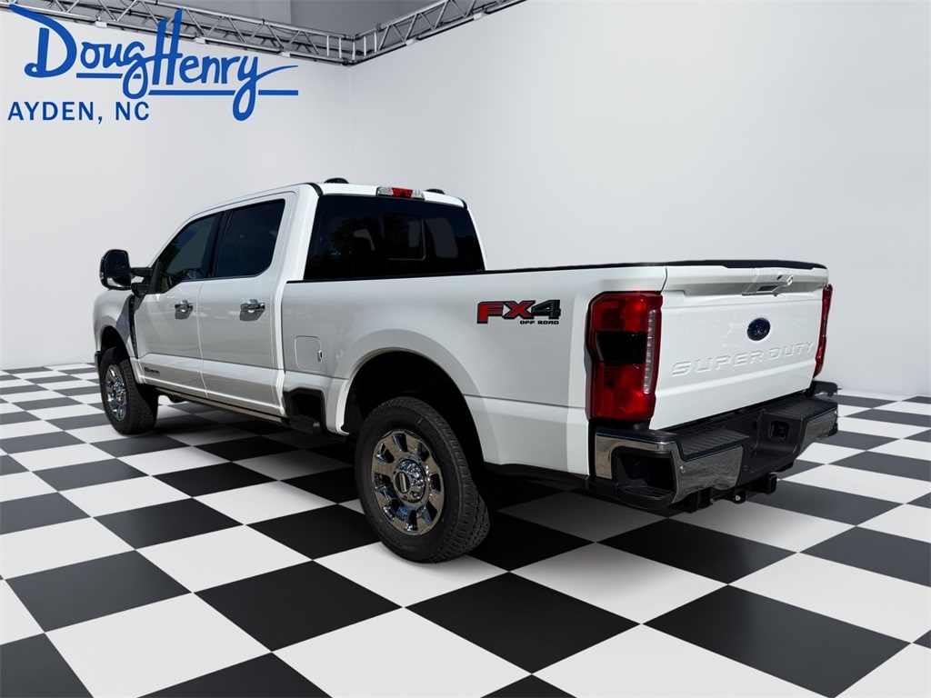 New 2025 Ford F-250SD Lariat Truck