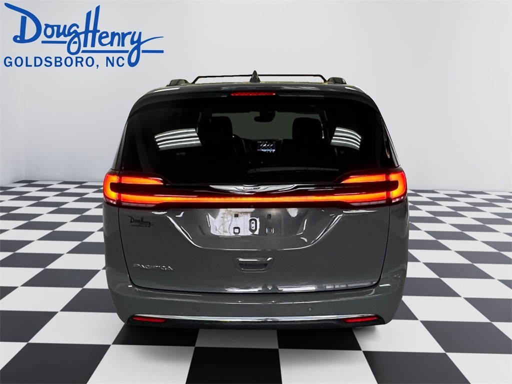 Used 2022 Chrysler Pacifica Touring L Minivan/Van