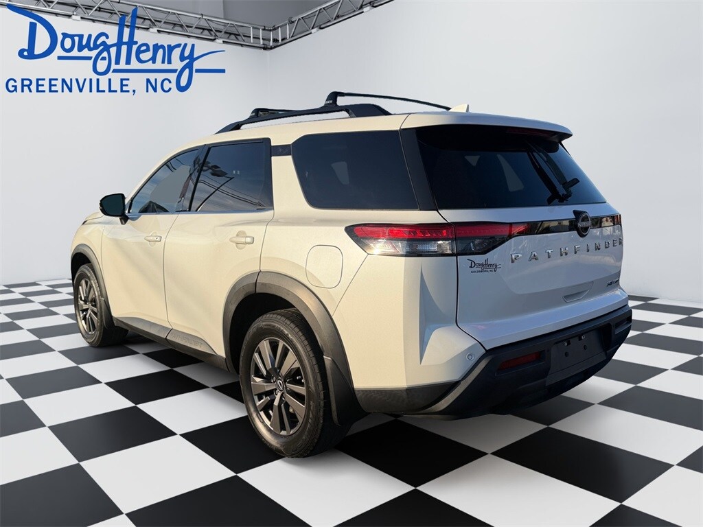 2022 Nissan Pathfinder SV photo 3