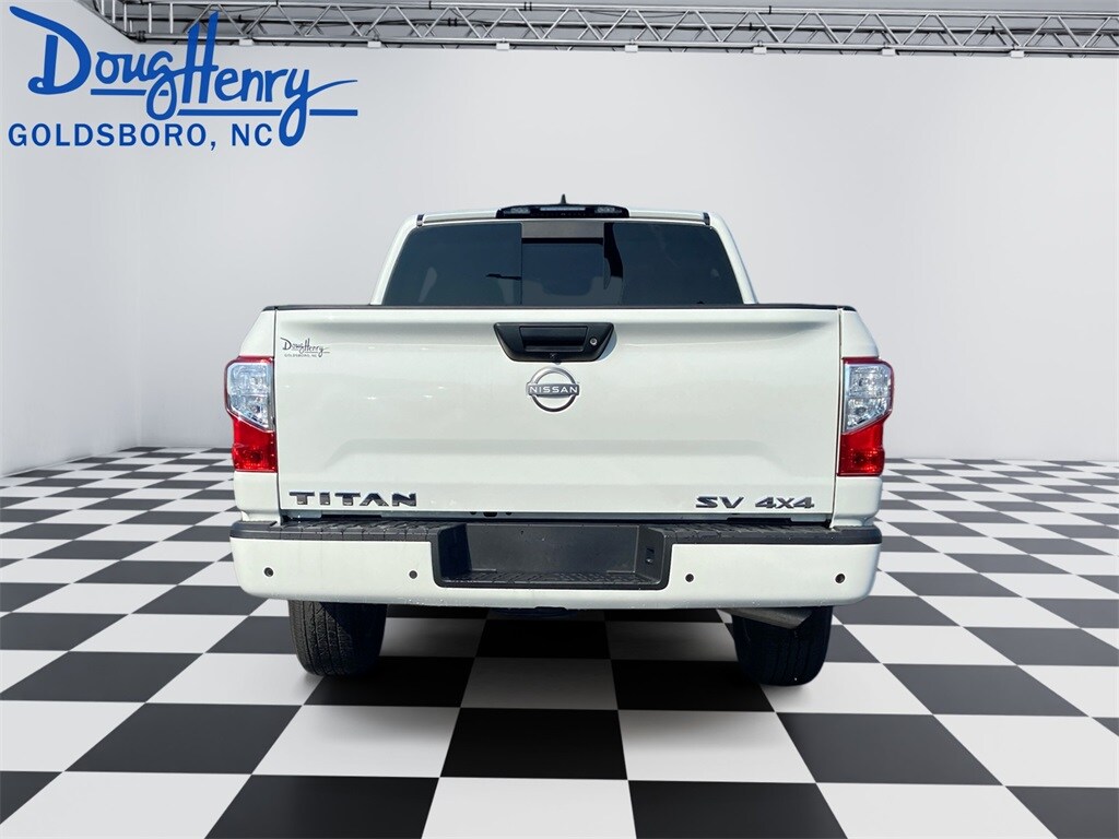 2023 Nissan Titan SV photo 4