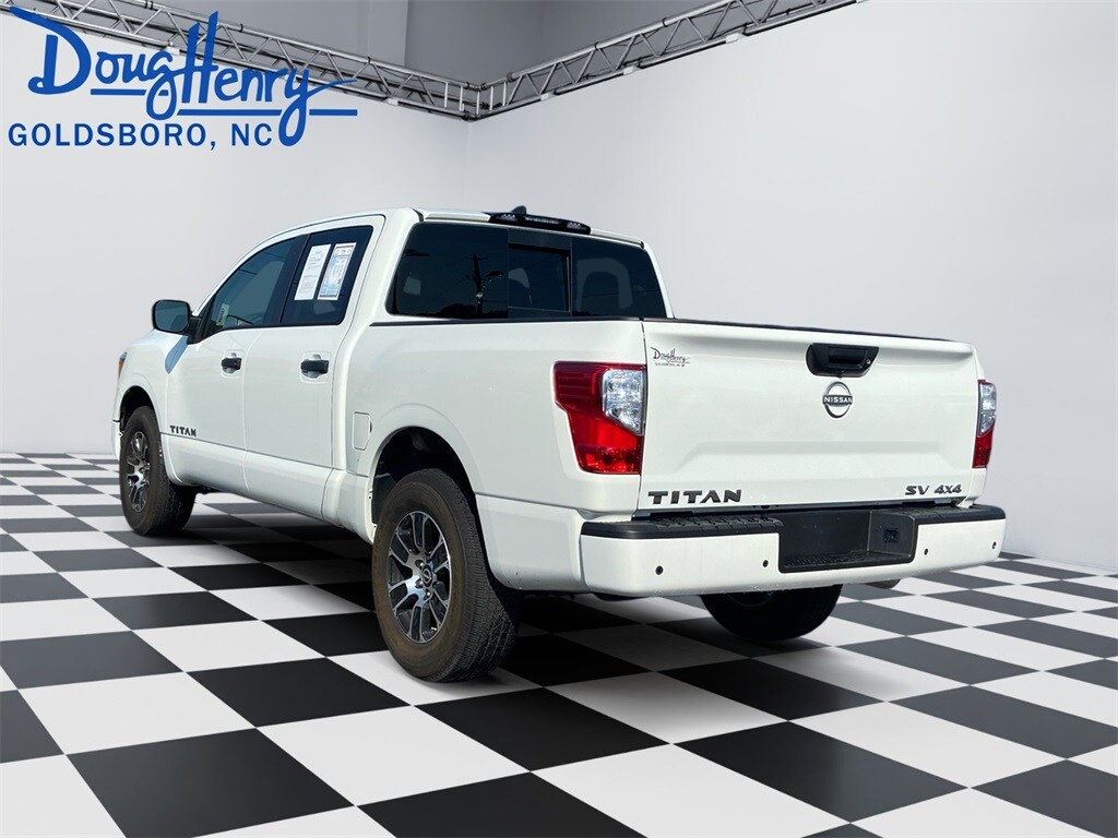 2023 Nissan Titan SV photo 3
