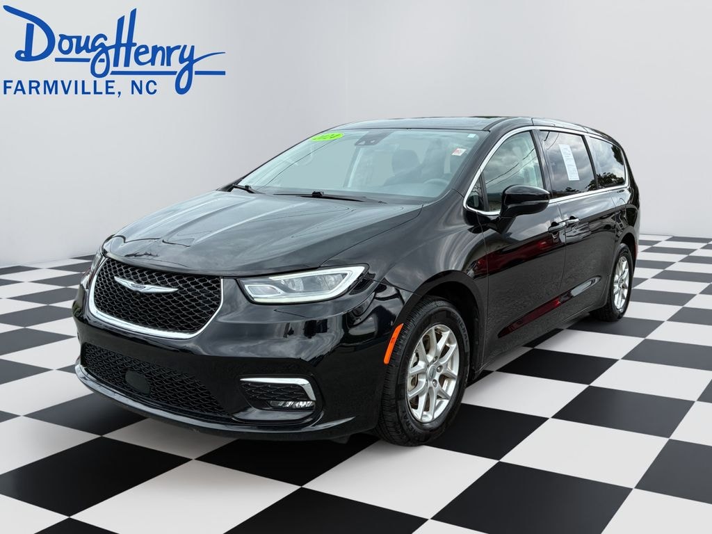 Used 2024 Chrysler Pacifica Touring L Minivan/Van