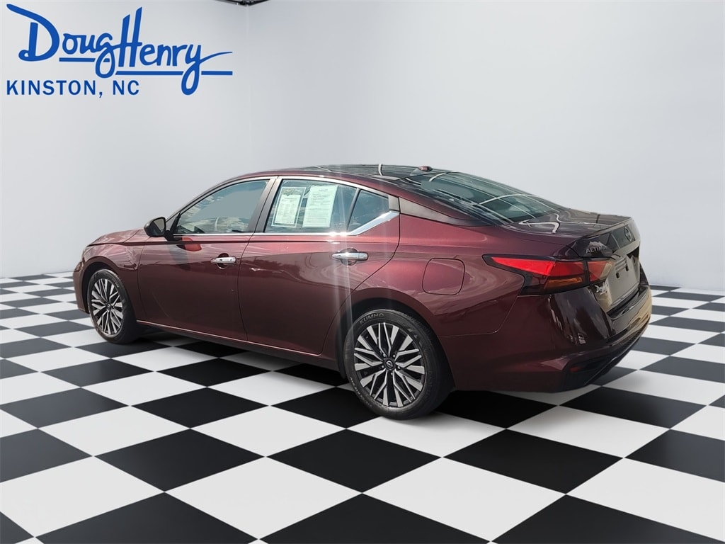 Used 2024 Nissan Altima 2.5 SV Sedan