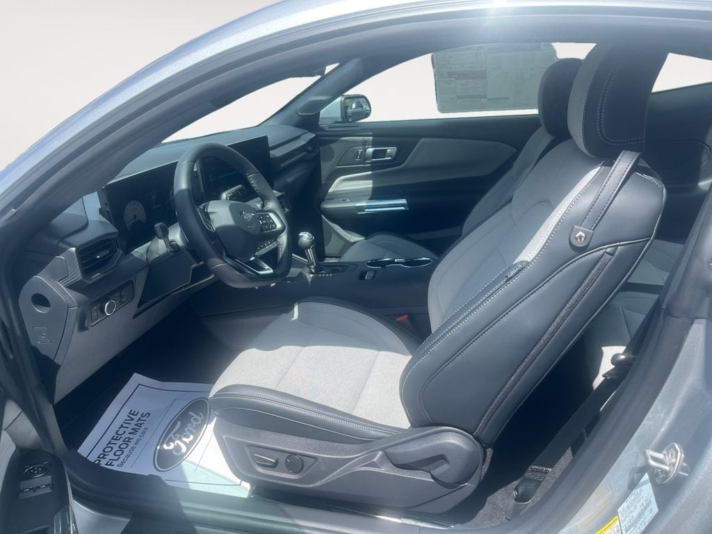 2025 Ford Mustang GT Fastback - Photo 9