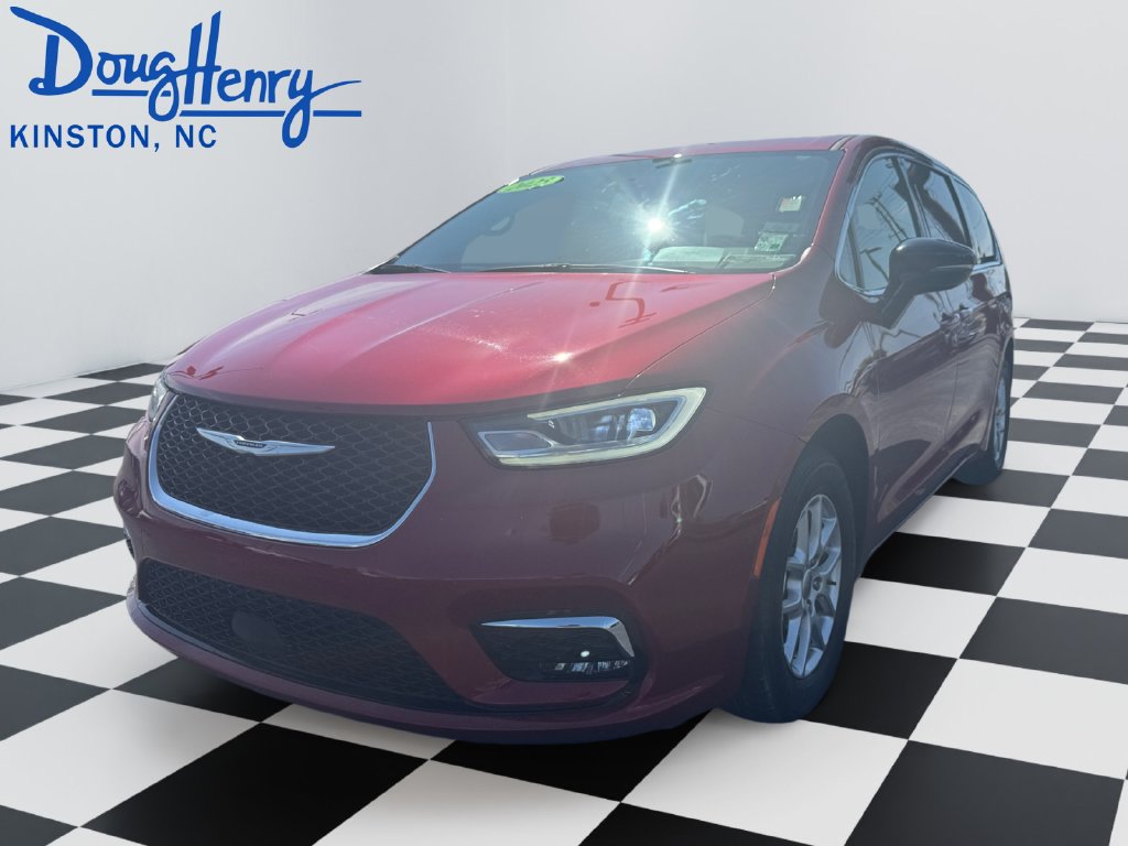 Used 2025 Chrysler Pacifica Select Minivan/Van