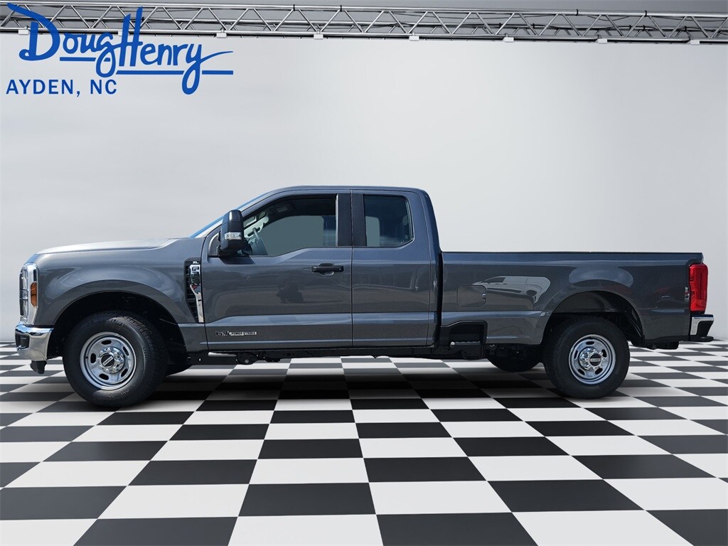 2025 Ford F-350 XL photo 2