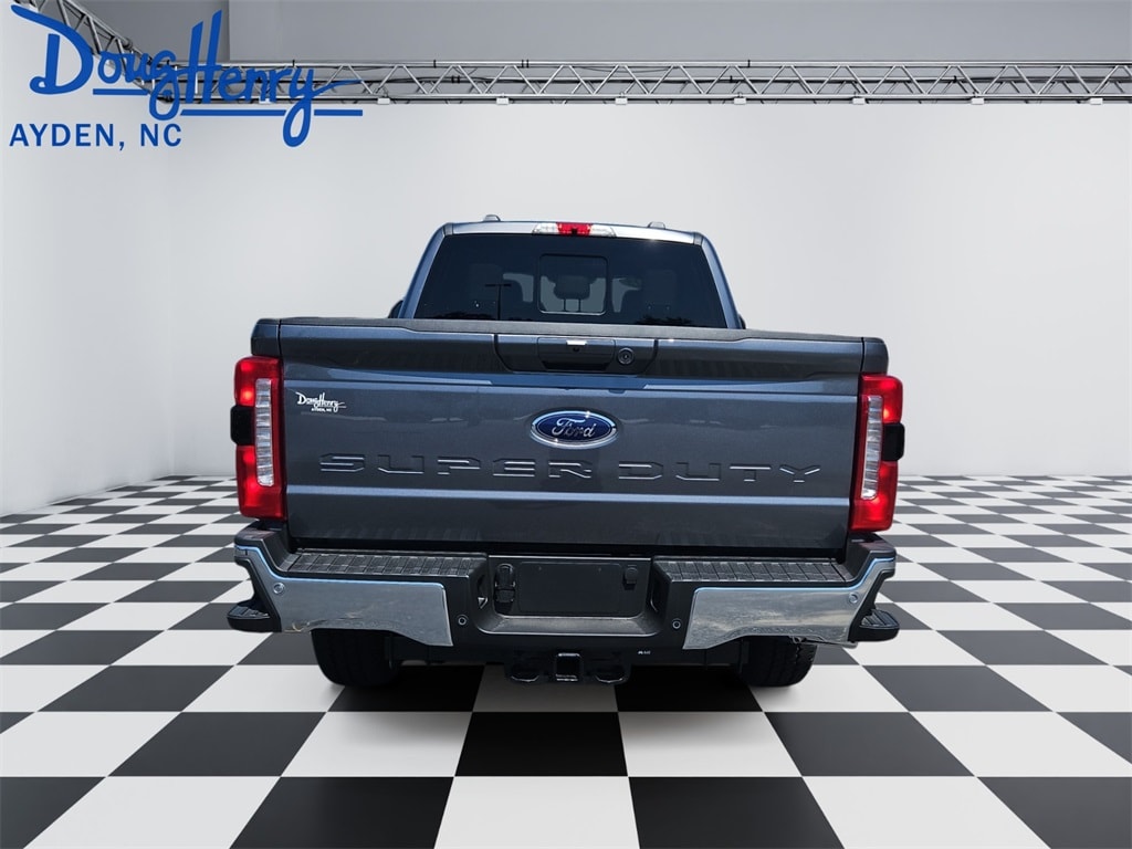 New 2025 Ford F-250SD Lariat Truck