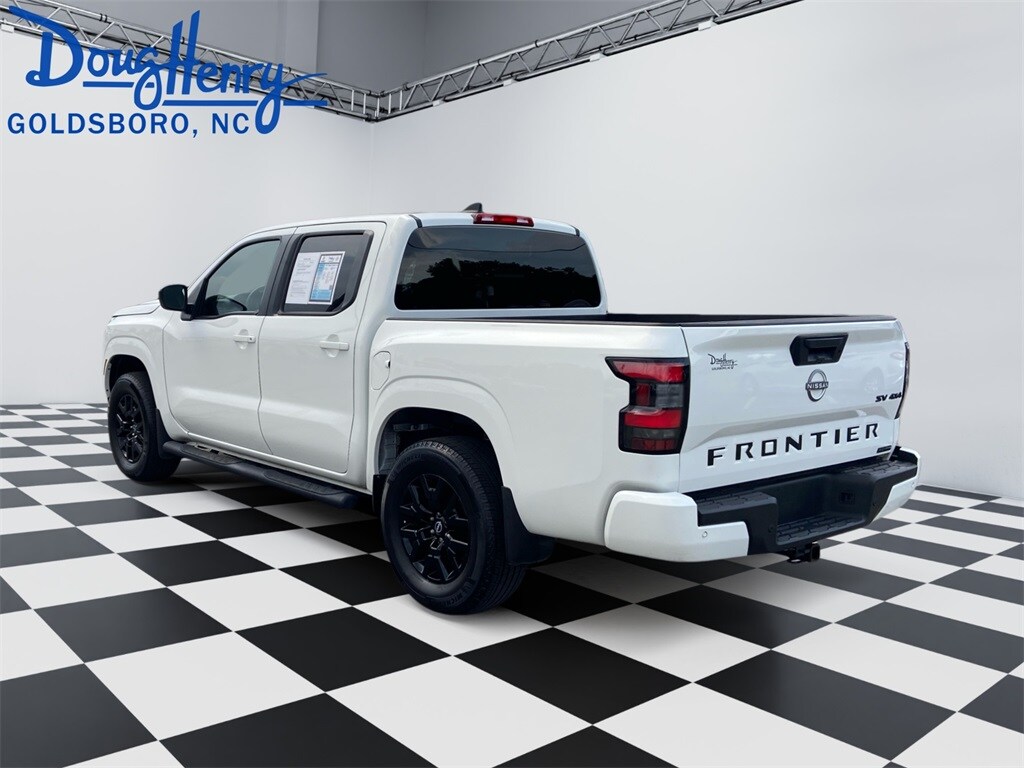 2023 Nissan Frontier SV photo 3