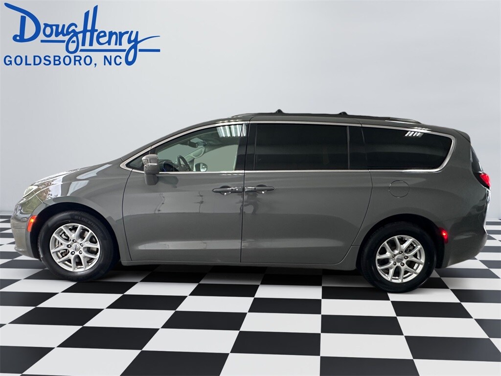 Used 2022 Chrysler Pacifica Touring L Minivan/Van