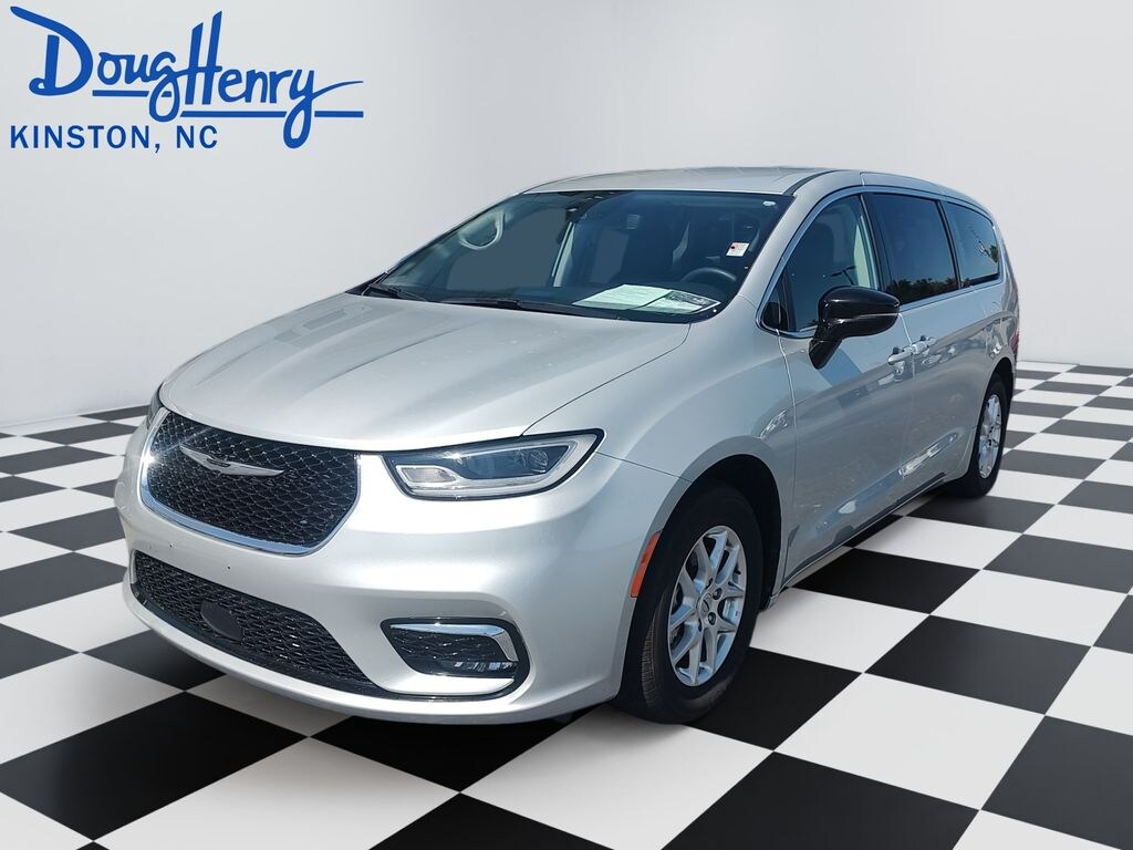 Used 2024 Chrysler Pacifica Touring L Minivan/Van