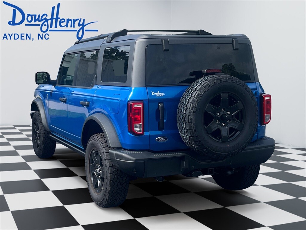 2024 Ford Bronco Black Diamond photo 3