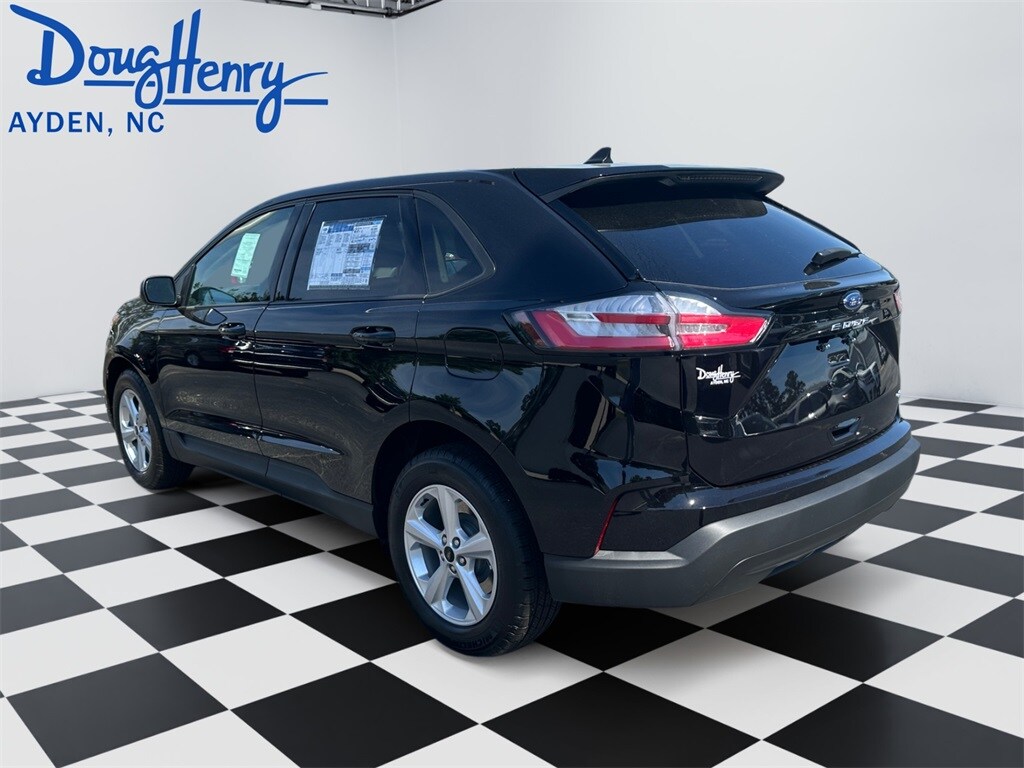 2024 Ford Edge SE photo 3