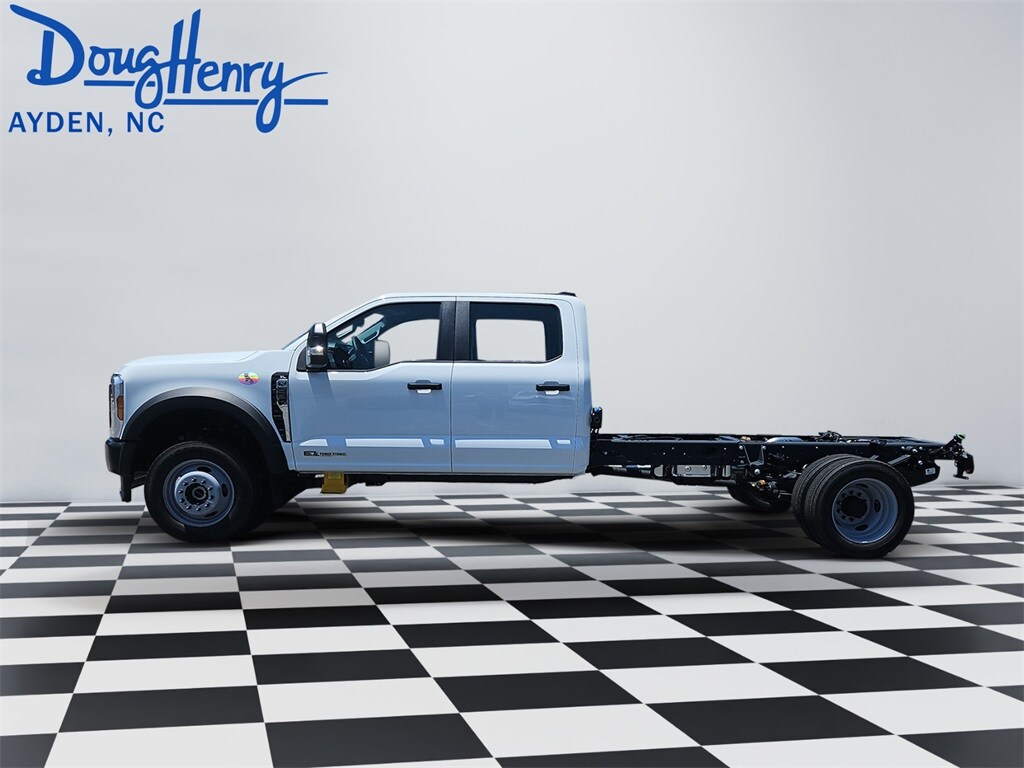 2025 Ford F-550 XL photo 2