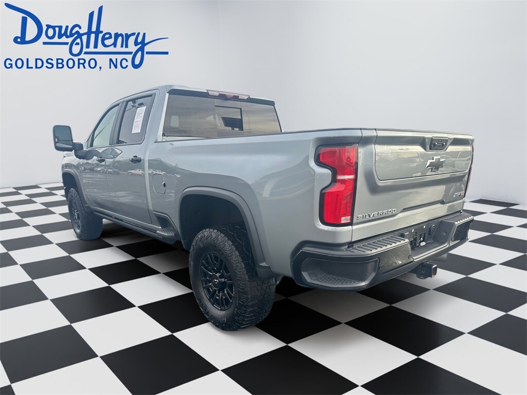2024 Chevrolet Silverado 2500HD ZR2 photo 3