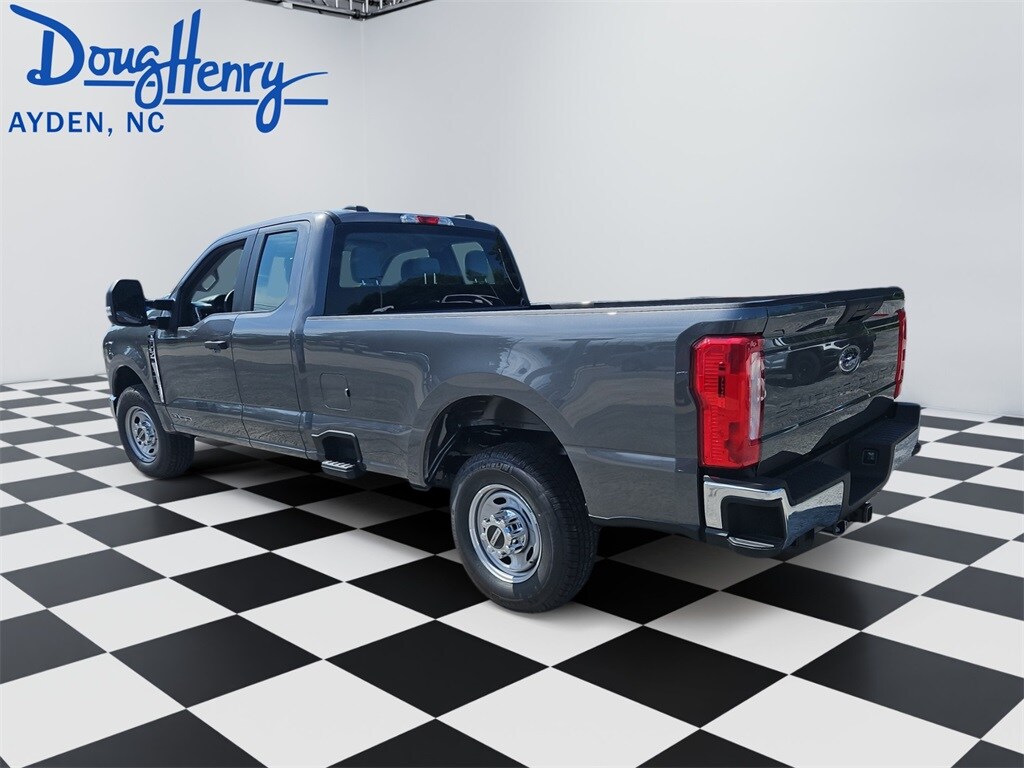 2025 Ford F-350 XL photo 3