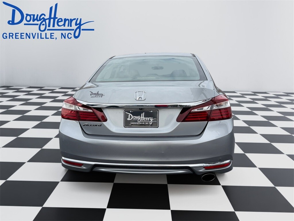 2017 Honda Accord LX photo 4