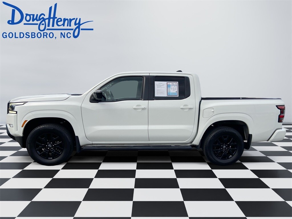 2023 Nissan Frontier SV photo 2