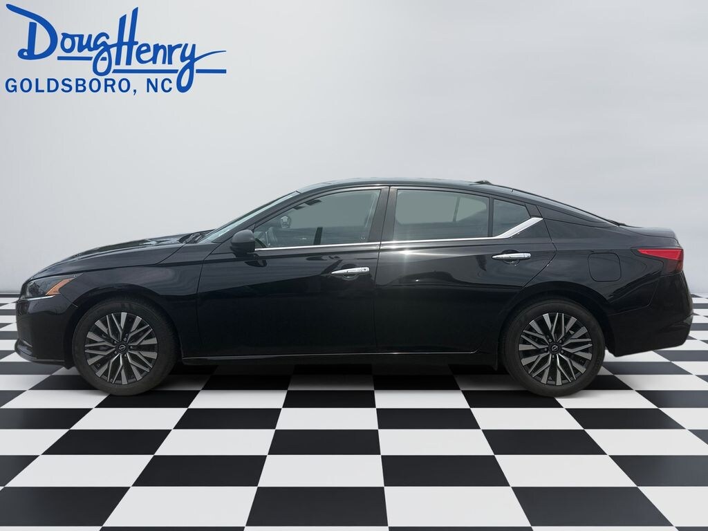 Used 2025 Nissan Altima 2.5 SV Sedan