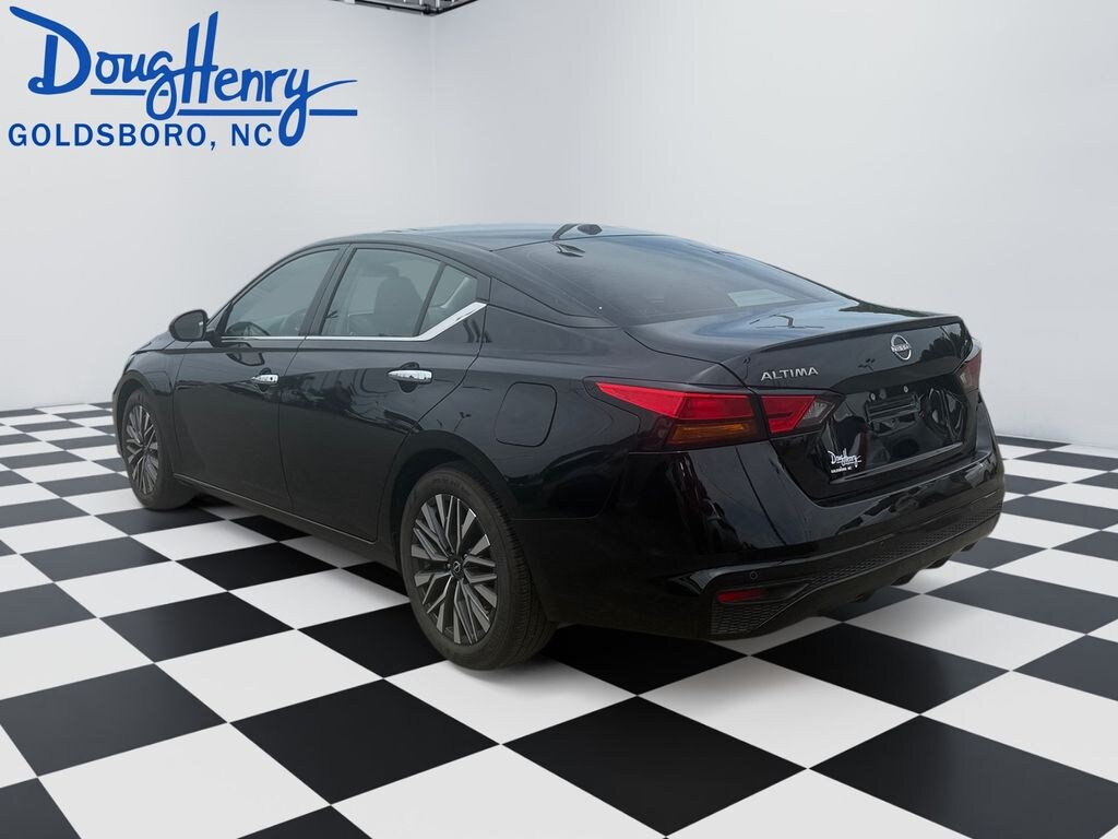 Used 2025 Nissan Altima 2.5 SV Sedan