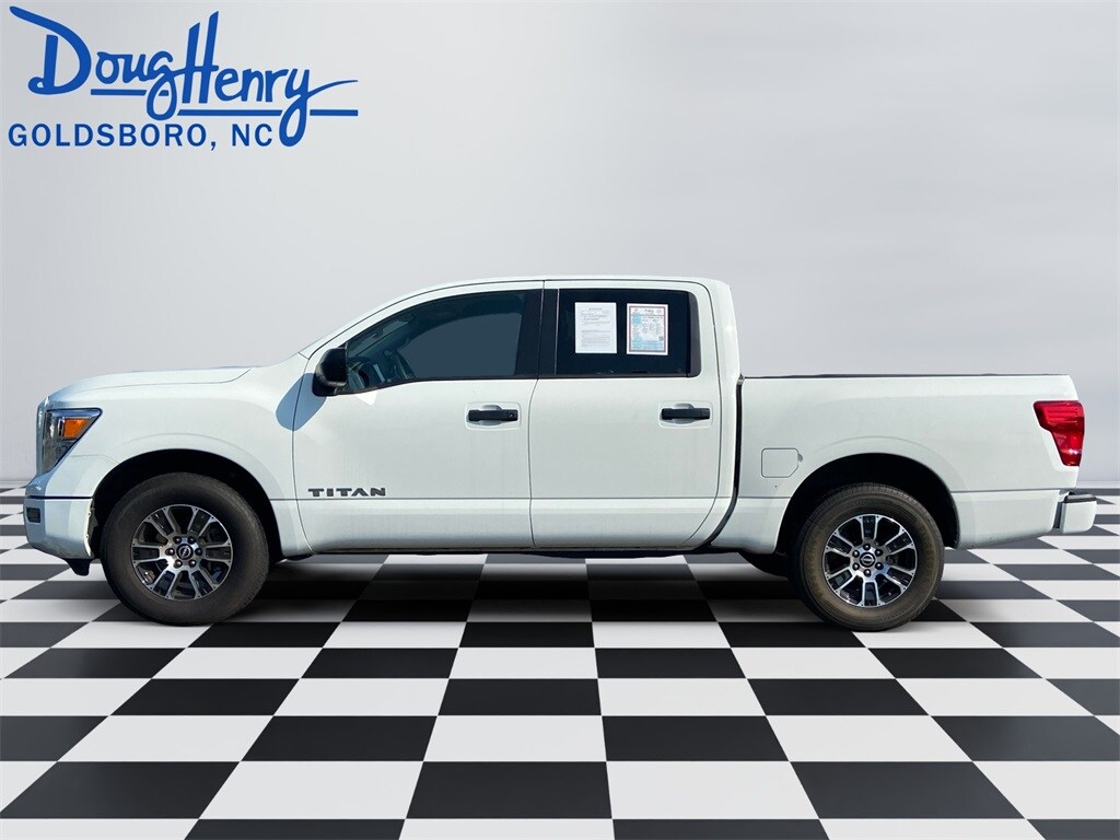 2023 Nissan Titan SV photo 2