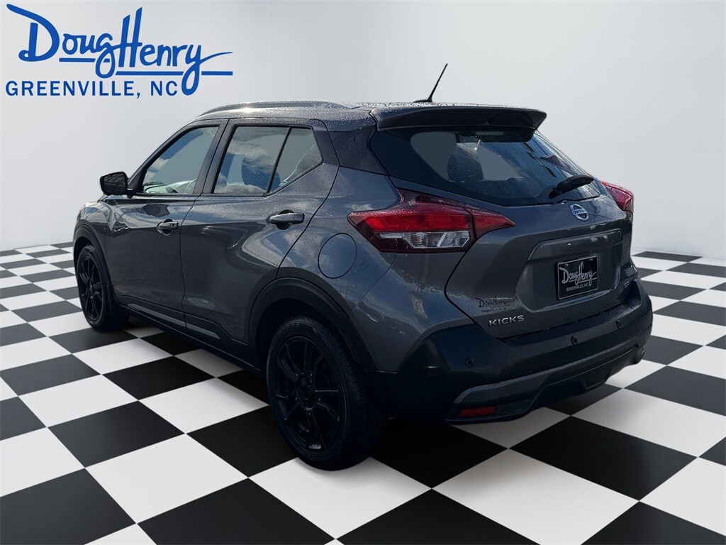 2020 Nissan Kicks SR photo 3