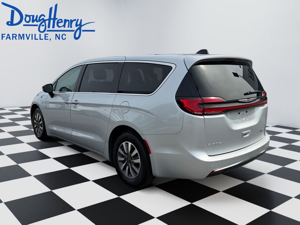 Used 2024 Chrysler Pacifica Hybrid Select Minivan/Van
