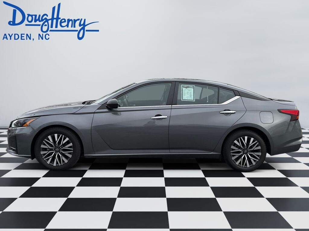 Used 2024 Nissan Altima 2.5 SV Sedan