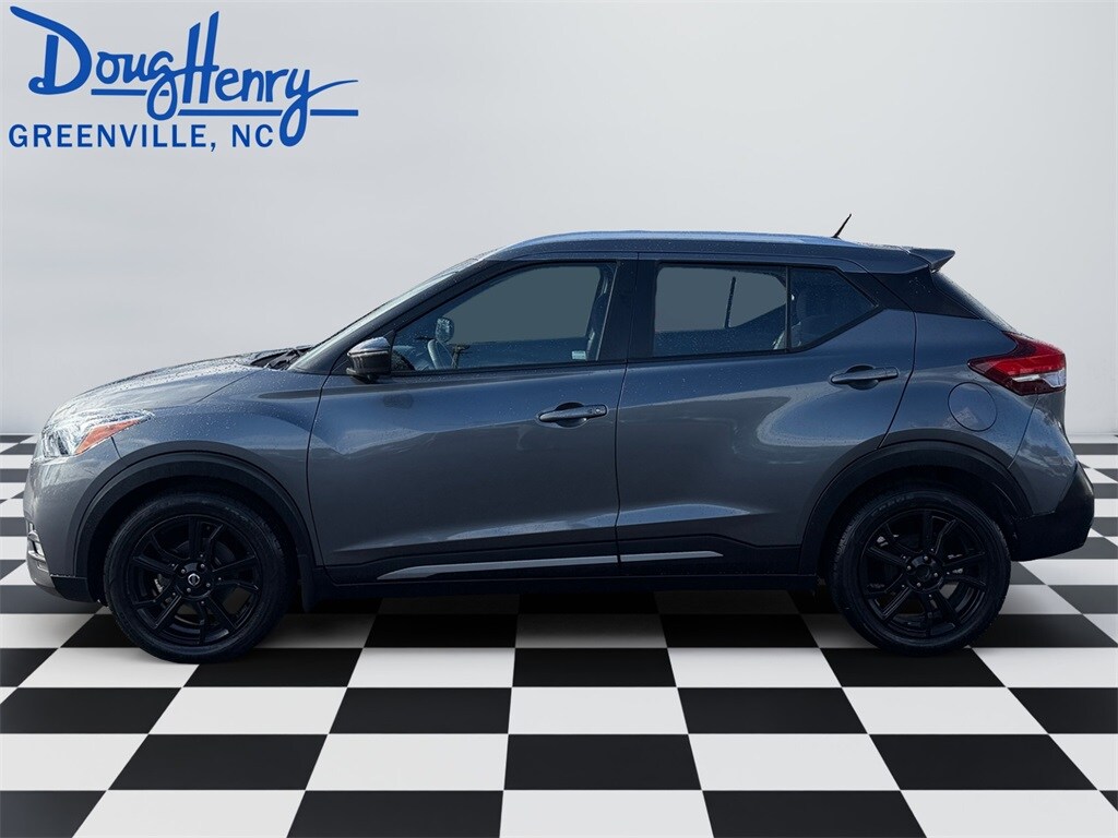 2020 Nissan Kicks SR photo 2