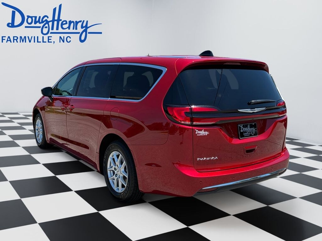 Used 2025 Chrysler Pacifica Select Minivan/Van