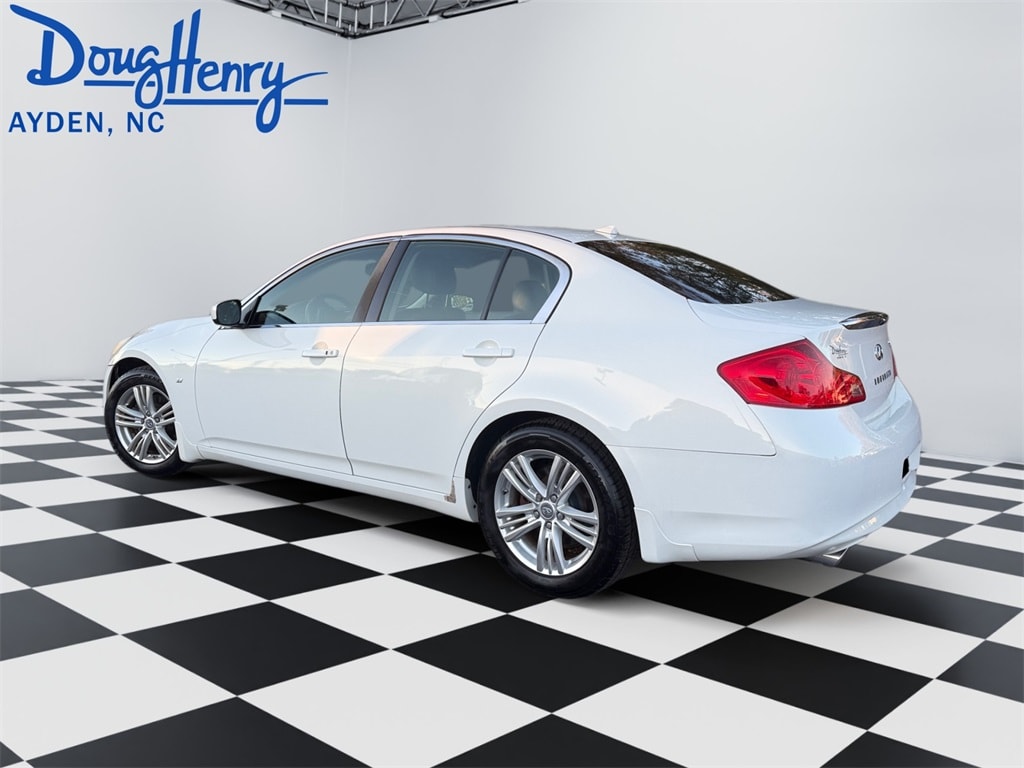 Used 2015 INFINITI Q40 Base Sedan