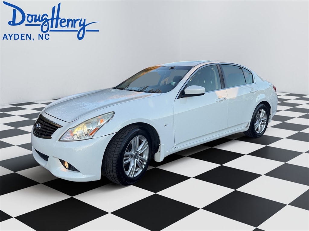 Used 2015 INFINITI Q40 Base Sedan