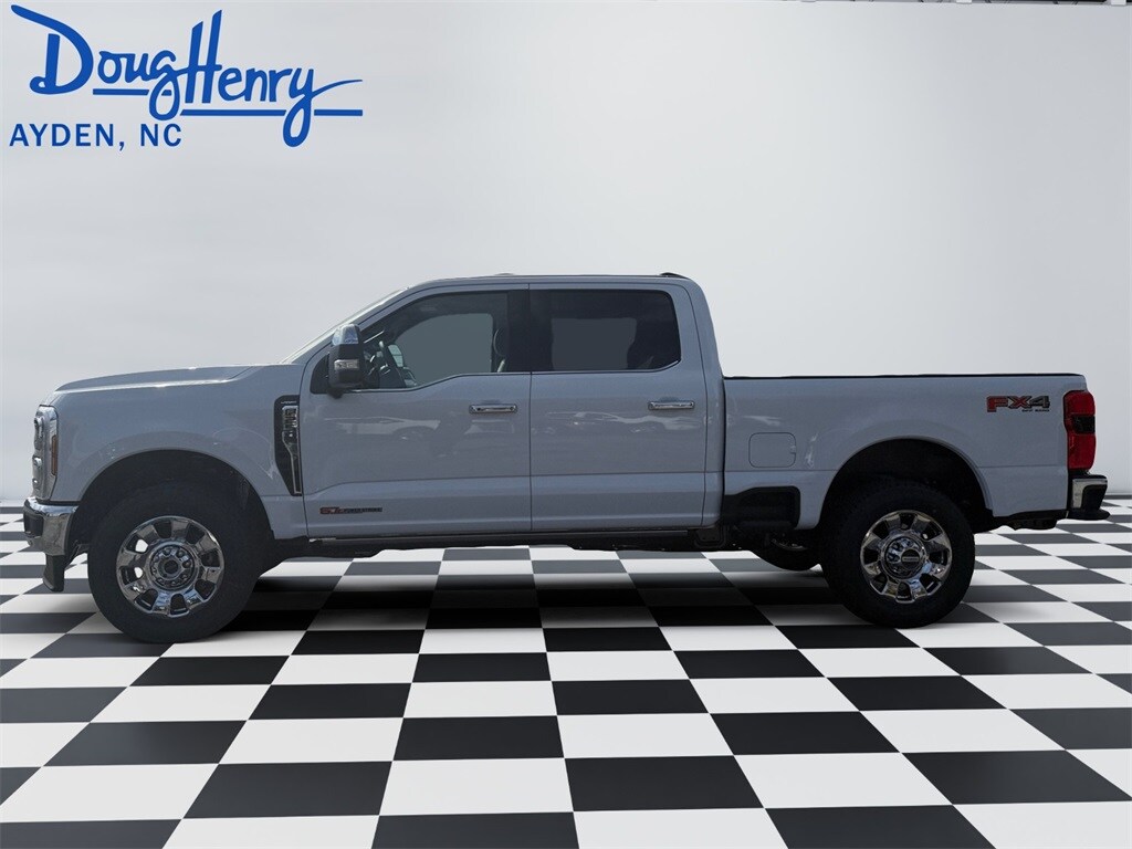 2026 Ford F-250 Lariat photo 2