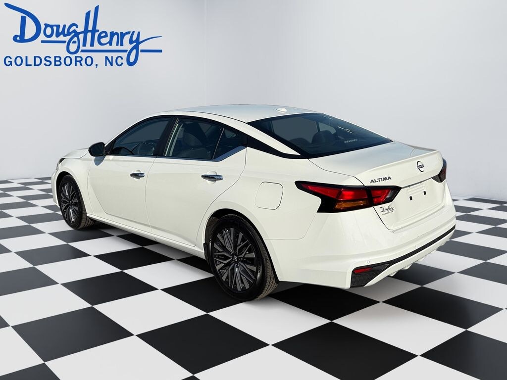 Used 2025 Nissan Altima 2.5 SV Sedan