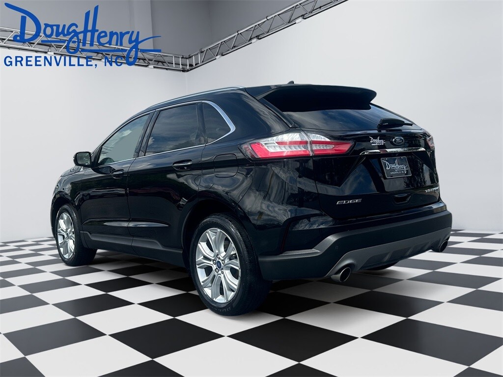 2020 Ford Edge Titanium photo 2