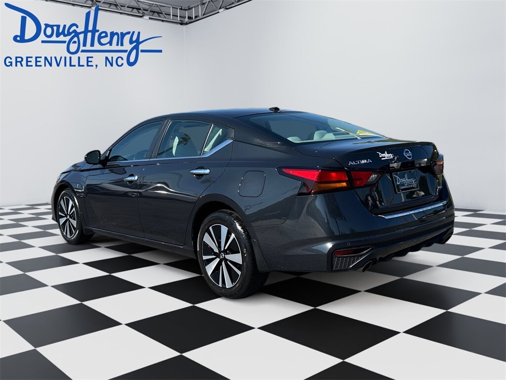 Used 2021 Nissan Altima 2.5 SV Sedan