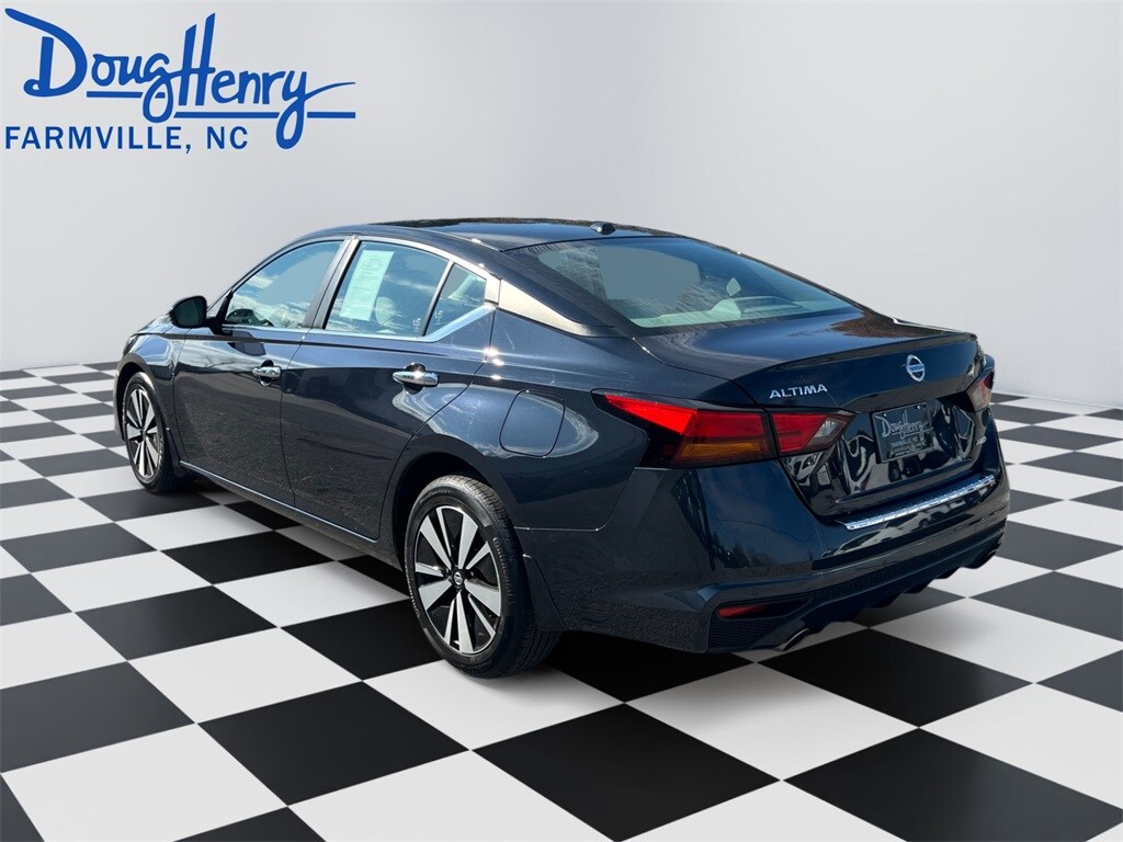 Used 2021 Nissan Altima 2.5 SV Sedan