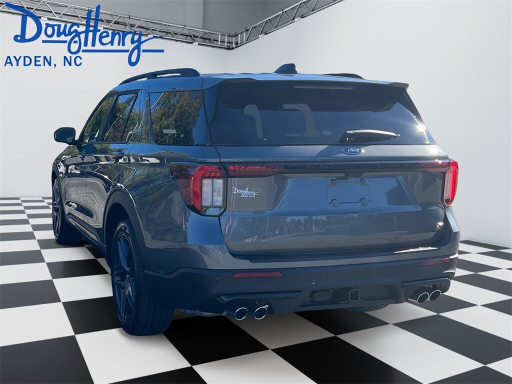 2025 Ford Explorer ST photo 3