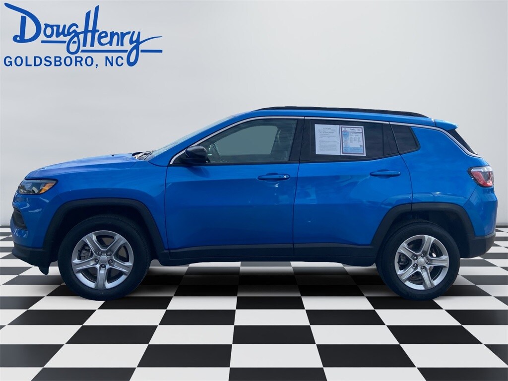 2024 Jeep Compass Latitude photo 2