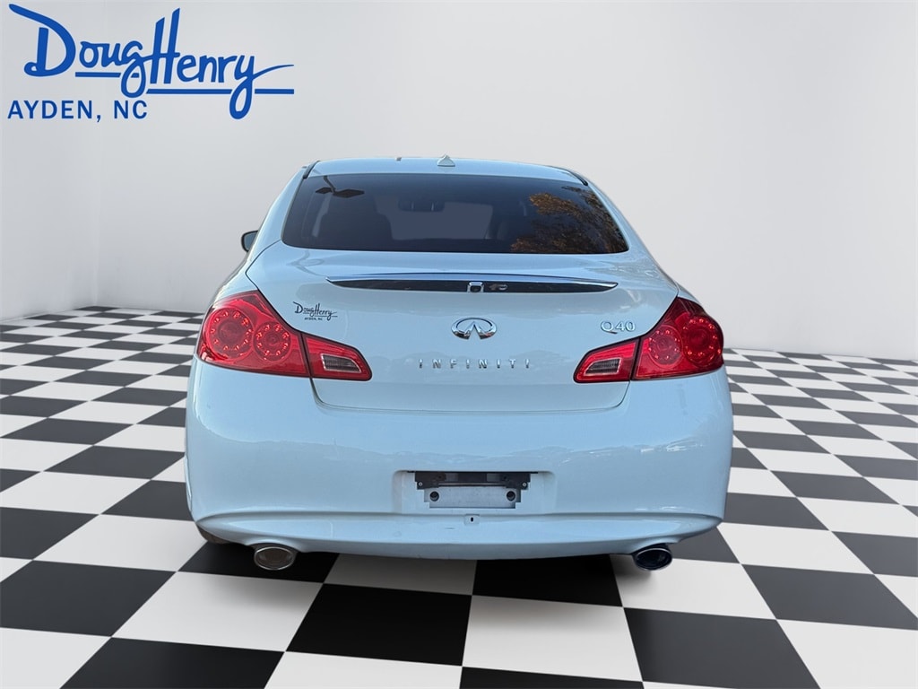 Used 2015 INFINITI Q40 Base Sedan