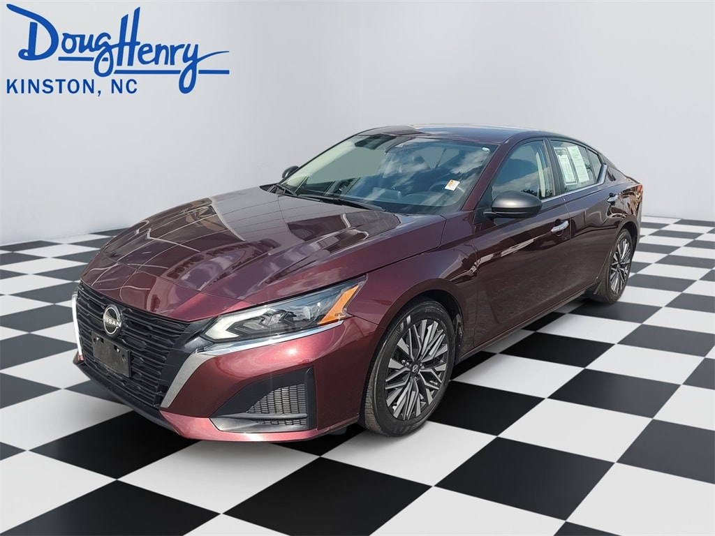 Used 2024 Nissan Altima 2.5 SV Sedan