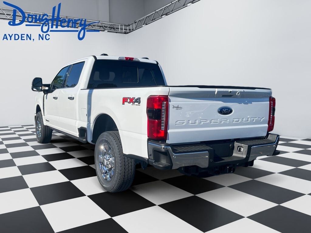 New 2025 Ford F-250SD Lariat Truck