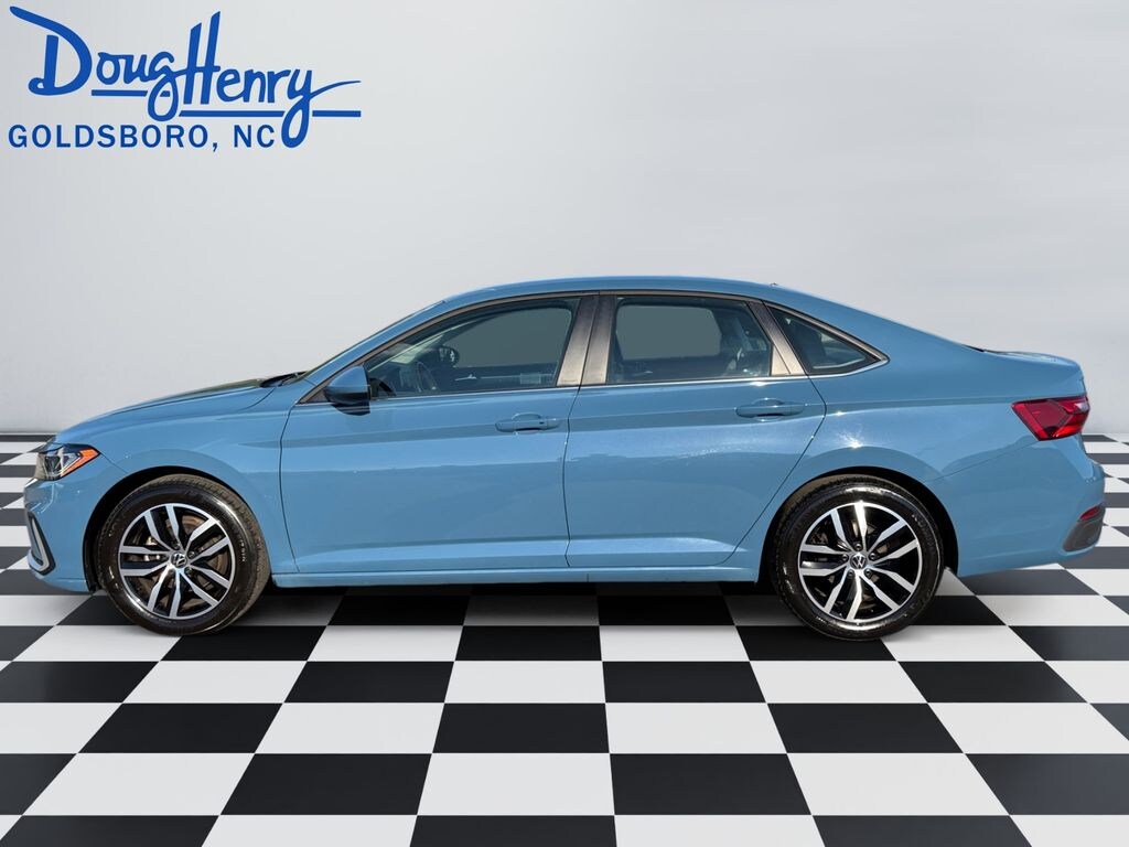 Used 2025 Volkswagen Jetta 1.5T SE Sedan